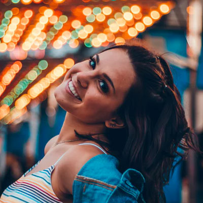 Sarah Williams - Investment Specialist